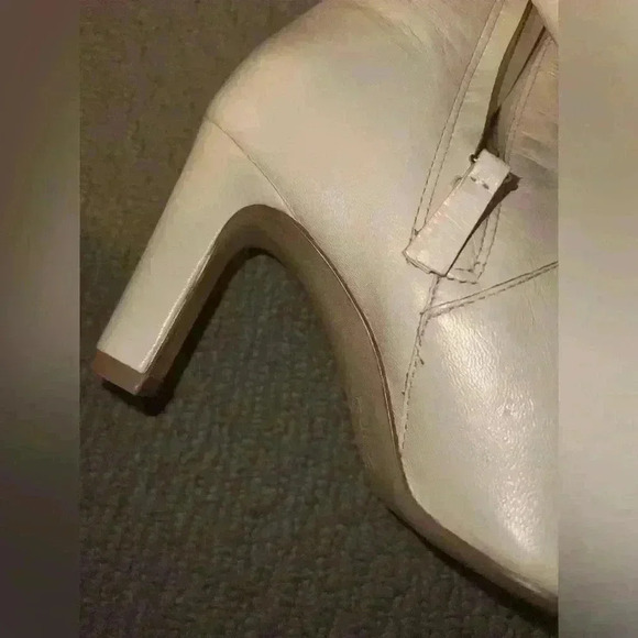 Cream Heeled Booties size 6.5 - Picture 5 of 7